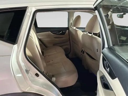 Used 2017 Nissan Rogue SV w/ SV Premium Package FWD image 6