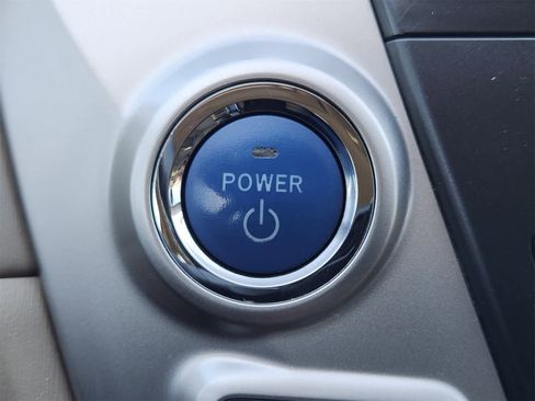 Used 2014 Toyota Prius V Five image 21