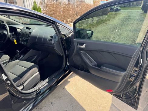 Used 2017 Kia Forte LX FWD image 23