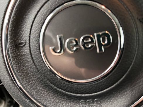 Used 2023 Jeep Renegade Latitude AWD/4WD image 22