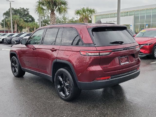 Used 2023 Jeep Grand Cherokee Limited w/ Black Appearance Package AWD/4WD image 3