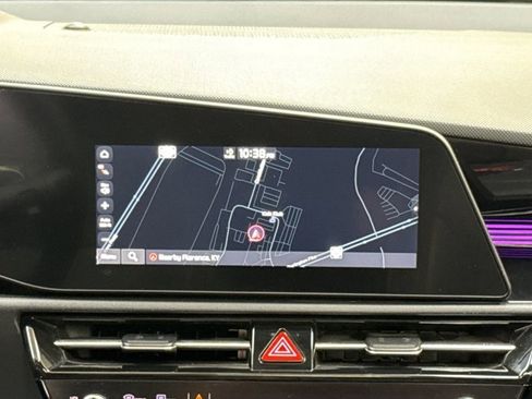 Used 2023 Kia Niro SX image 22