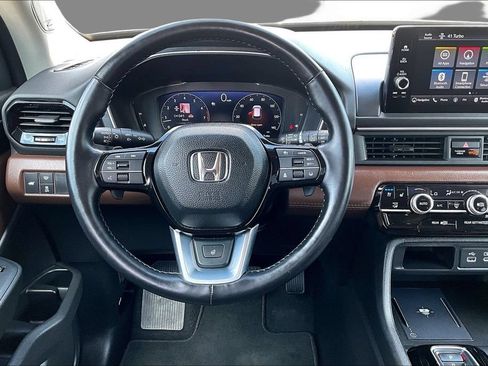 Used 2025 Honda Pilot Elite image 2