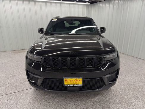 New 2025 Jeep Grand Cherokee Laredo image 2