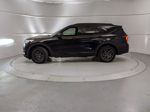 Certified 2025 Ford Explorer ST-Line w/ ST-Line Street Pack image 5