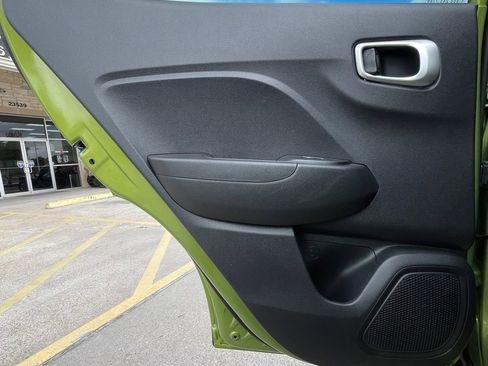 Used 2020 Hyundai Venue SEL FWD image 34