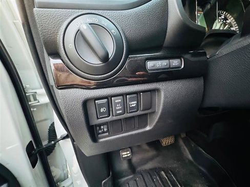 Used 2019 Nissan Titan SV w/ SV Convenience Package image 36