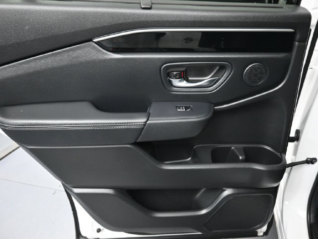Certified 2025 Honda Pilot Touring image 23