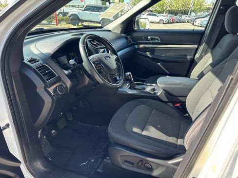 Used 2019 Ford Explorer XLT AWD/4WD image 11