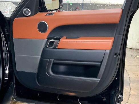 Used 2017 Land Rover Range Rover Sport HSE Dynamic image 26