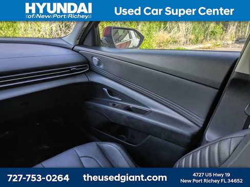 Certified 2022 Hyundai Elantra Limited FWD image 17