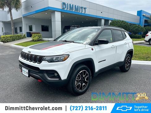 Used 2025 Jeep Compass Trailhawk w/ Trailer Tow Group AWD/4WD image 1