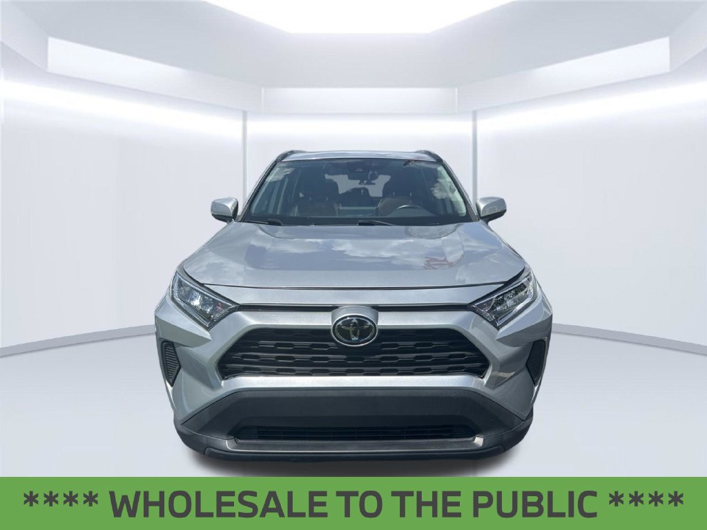 Used 2020 Toyota RAV4 XLE Premium FWD image 2