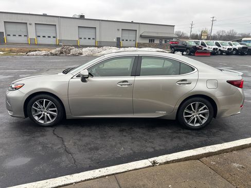 Used 2017 Lexus ES 300h image 6