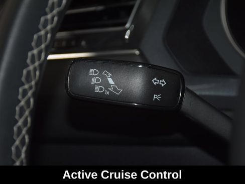 Used 2021 Volkswagen Tiguan SE w/ Panoramic Sunroof Package FWD image 17
