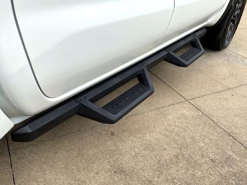 Used 2024 Nissan Frontier PRO-4X w/ Off-Road Protection Package image 9