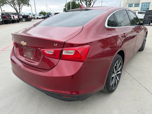 Used 2018 Chevrolet Malibu LT FWD image 3