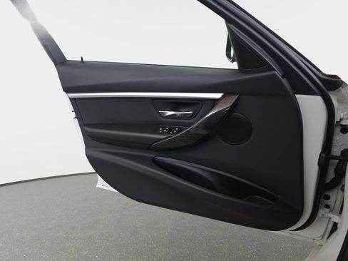 Used 2018 BMW 330i xDrive Sedan AWD/4WD image 27