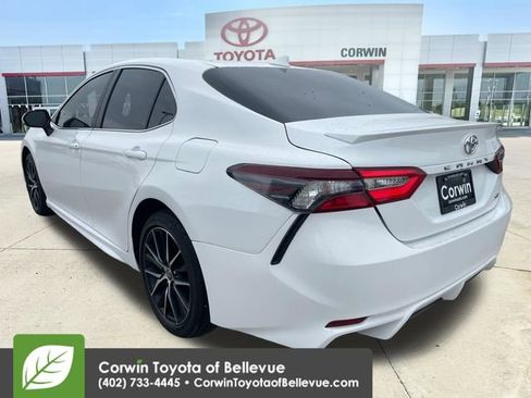 Used 2024 Toyota Camry SE FWD image 3