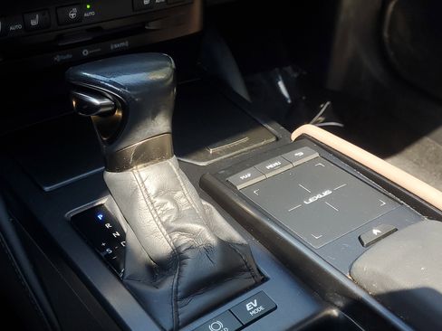 Certified 2022 Lexus ES 300h w/ Premium Package image 32