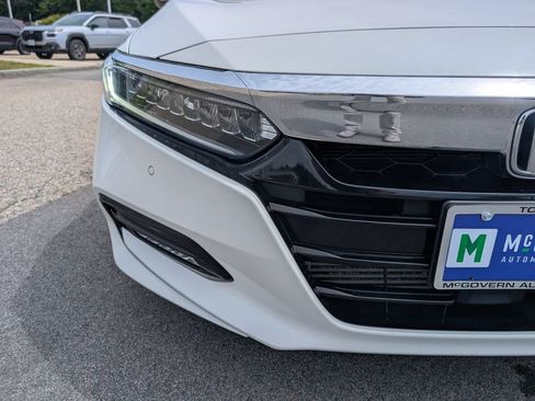 Used 2018 Honda Accord Touring image 9
