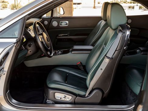 Used 2016 Rolls-Royce Dawn RWD image 23