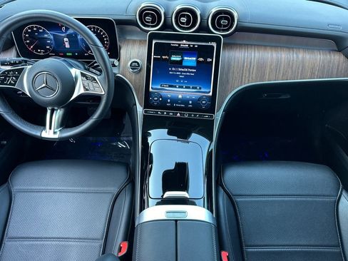Used 2025 Mercedes-Benz GLC 350e 4MATIC image 15