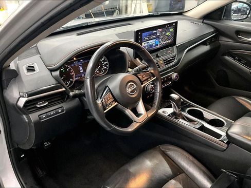 Used 2023 Nissan Altima 2.5 SR w/ SR Premium Package image 14