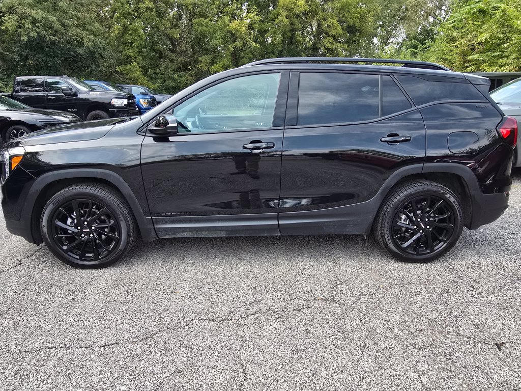 Used 2024 GMC Terrain SLT w/ Elevation Edition AWD/4WD image 3