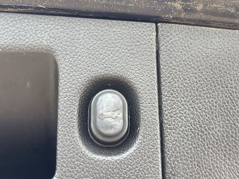 Used 2017 GMC Yukon Denali image 30