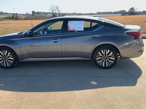 Used 2025 Nissan Altima 2.5 SV image 6