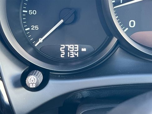 Used 2025 Porsche Macan image 31