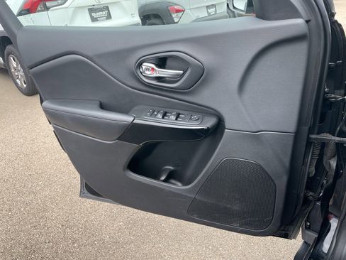 Used 2019 Jeep Cherokee Latitude Plus image 41