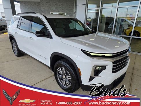 Used 2026 Chevrolet Traverse LT w/ Driver Confidence Package FWD image 1