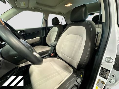 Used 2022 Hyundai Venue SEL FWD image 21