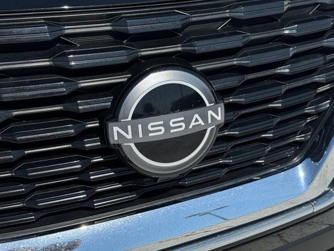Used 2023 Nissan Rogue SV w/ SV Premium B Package FWD image 9