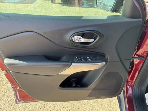 Used 2021 Jeep Cherokee Latitude Lux 80th Anniv w/ Quick Order Package 26U 80TH image 17