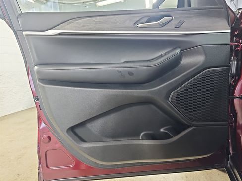 Used 2025 Jeep Grand Cherokee Limited image 31