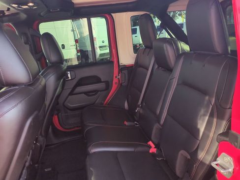 Used 2022 Jeep Wrangler Unlimited Rubicon w/ Xtreme Recon 35" Tire Package image 13