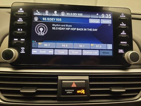 Used 2018 Honda Accord EX image 25