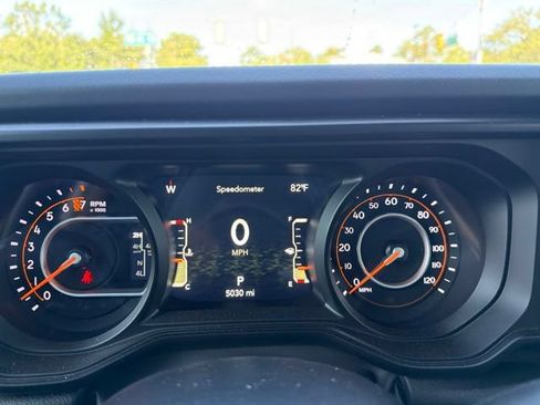 Used 2025 Jeep Gladiator Mojave AWD/4WD image 13