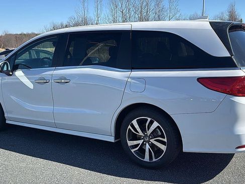 Used 2023 Honda Odyssey Touring image 11