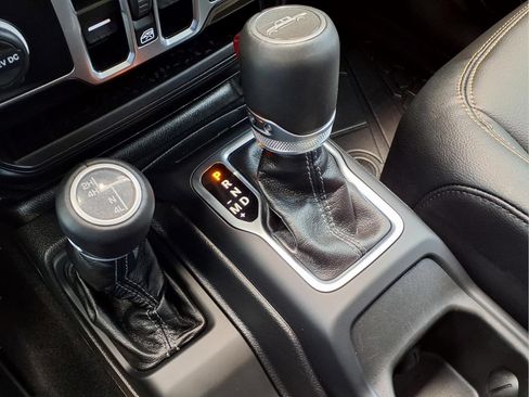 Used 2025 Jeep Gladiator Sport AWD/4WD image 19