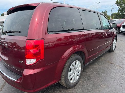 Used 2017 Dodge Grand Caravan SXT w/ Quick Order Package 29G SXT FWD image 11