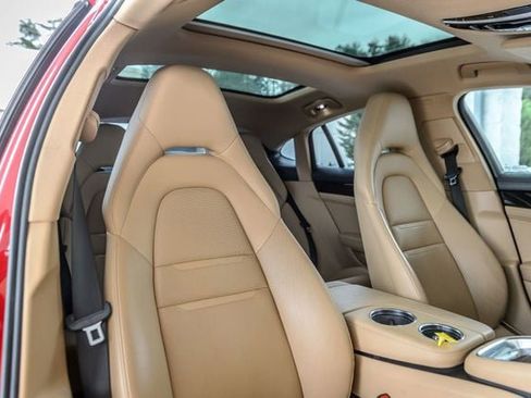 Used 2018 Porsche Panamera 4 image 36