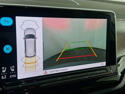 Used 2025 Volkswagen Atlas SE image 23