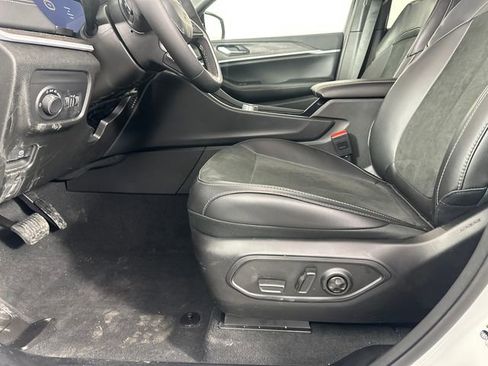 New 2026 Jeep Grand Cherokee Laredo image 18