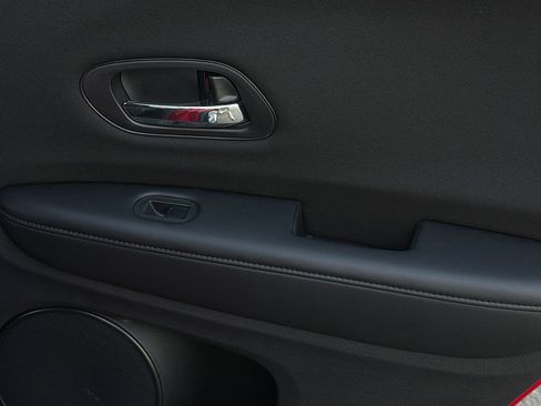 Used 2016 Honda HR-V LX image 29