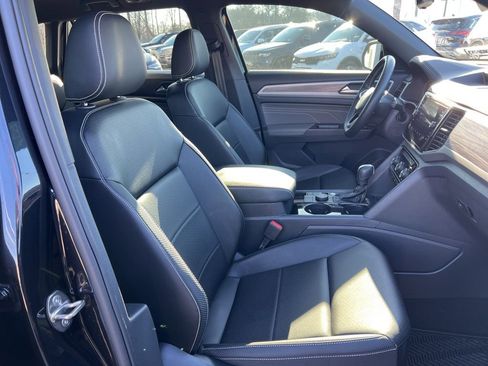 Used 2023 Volkswagen Atlas Cross Sport SE w/ Panoramic Sunroof Package image 24