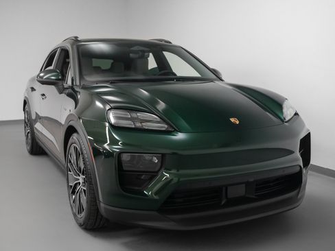 Used 2025 Porsche Macan Electric image 8
